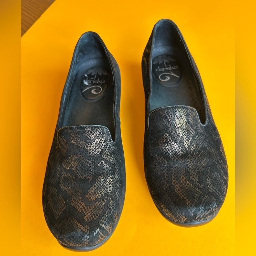Dansko Vintage Olivia Black and Metalic Gold/Bronze Patterned Loafers 1” Heel
